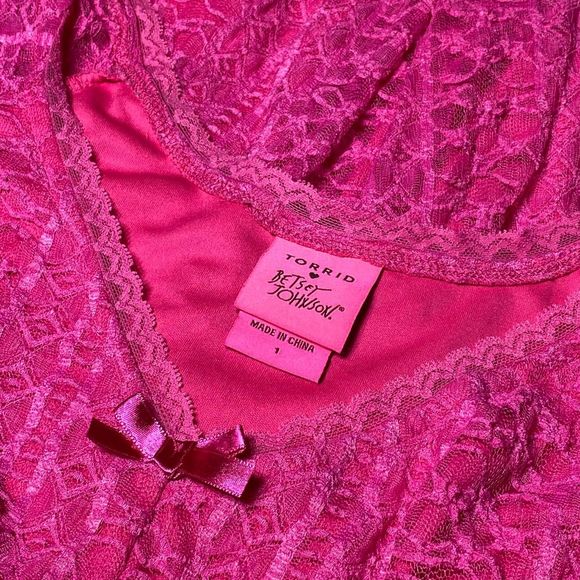 TORRID x BETSEY JOHNSON FIT & FLARE PUFF SLEEVE MINI DRESS - PINK, size 1 - Picture 5 of 17